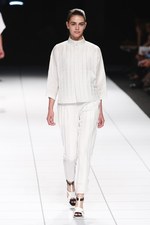 イッセイ ミヤケ 2014年春夏コレクション - "Wearing Light"テクニカルに光を服に落とし込めば｜写真32