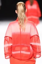 イッセイ ミヤケ 2014年春夏コレクション - "Wearing Light"テクニカルに光を服に落とし込めば｜写真43