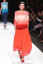 イッセイ ミヤケ 2014年春夏コレクション - "Wearing Light"テクニカルに光を服に落とし込めば｜写真44