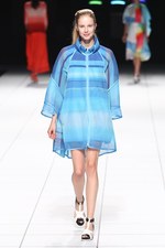イッセイ ミヤケ 2014年春夏コレクション - "Wearing Light"テクニカルに光を服に落とし込めば｜写真48