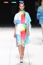 イッセイ ミヤケ 2014年春夏コレクション - "Wearing Light"テクニカルに光を服に落とし込めば｜写真50