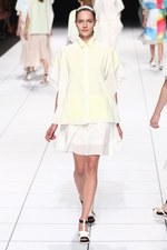 イッセイ ミヤケ 2014年春夏コレクション - "Wearing Light"テクニカルに光を服に落とし込めば｜写真63
