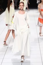 イッセイ ミヤケ 2014年春夏コレクション - "Wearing Light"テクニカルに光を服に落とし込めば｜写真64