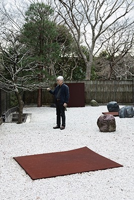 李禹煥、鎌倉にて、2022年
Photo© Lee Ufan, photo: Shu Nakagawa