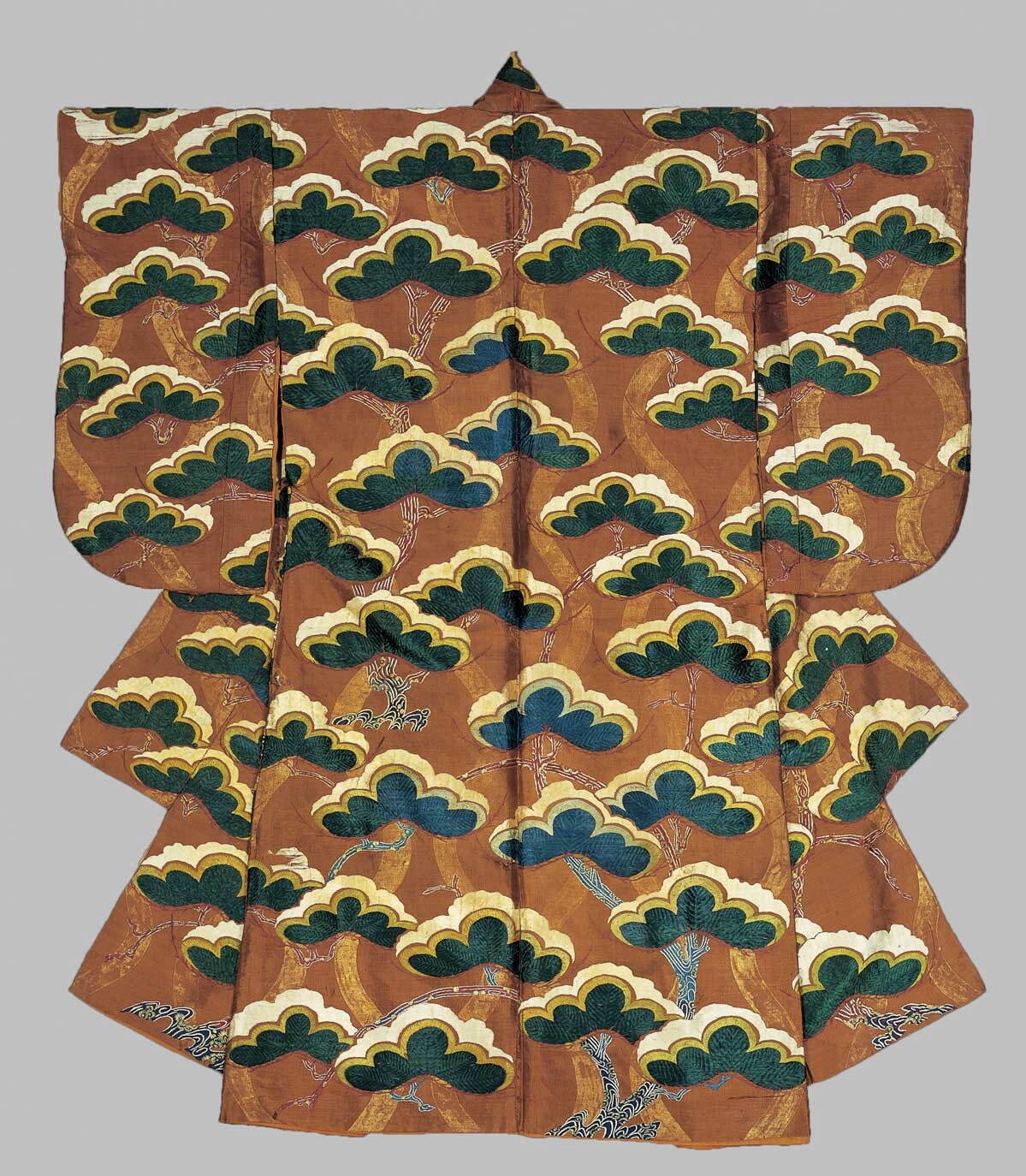 茶地立涌雪持松模様縫箔 日本・桃山～江戸時代 17世紀 根津美術館蔵