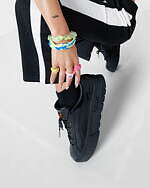 プーマ“虹色バタフライ”の厚底スニーカー＆フーディー、歌姫デュア・リパとコラボ｜写真6