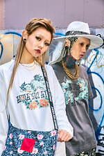 アナ スイ×アトモスの“蝶”や“フラワー”総柄ウェア、ポーチ付きコフレセットも｜写真36