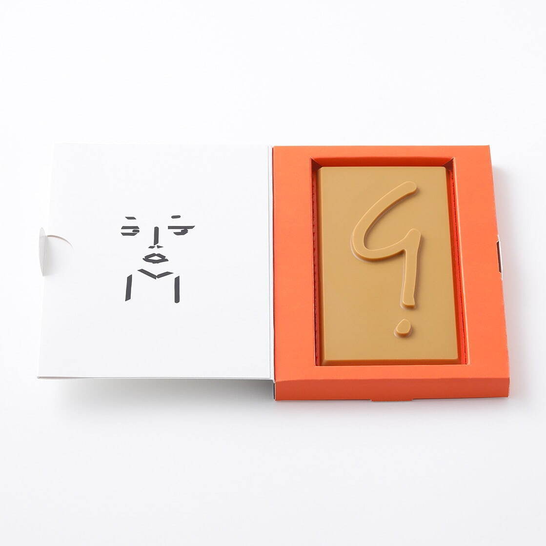 アニエスベー×ピエール・エルメ・パリ、遊び心溢れる“顔”BOXにタブレットチョコレートをイン｜写真3