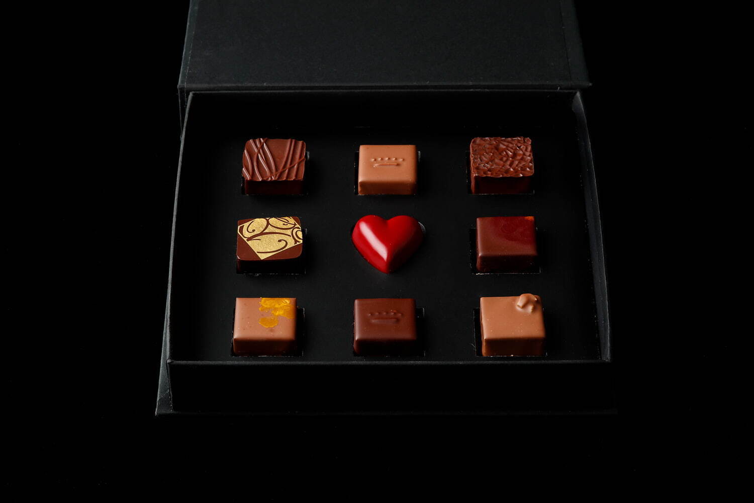 パレスホテル東京のバレンタイン2022、“まるで本物”地球儀ショコラ＆“輝く琥珀糖入り”宝箱チョコ｜写真4