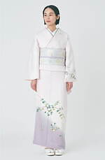 きものやまと“野の花”を描いたパステルカラー加賀友禅、"陶器の花瓶”を思わせる訪問着｜写真3