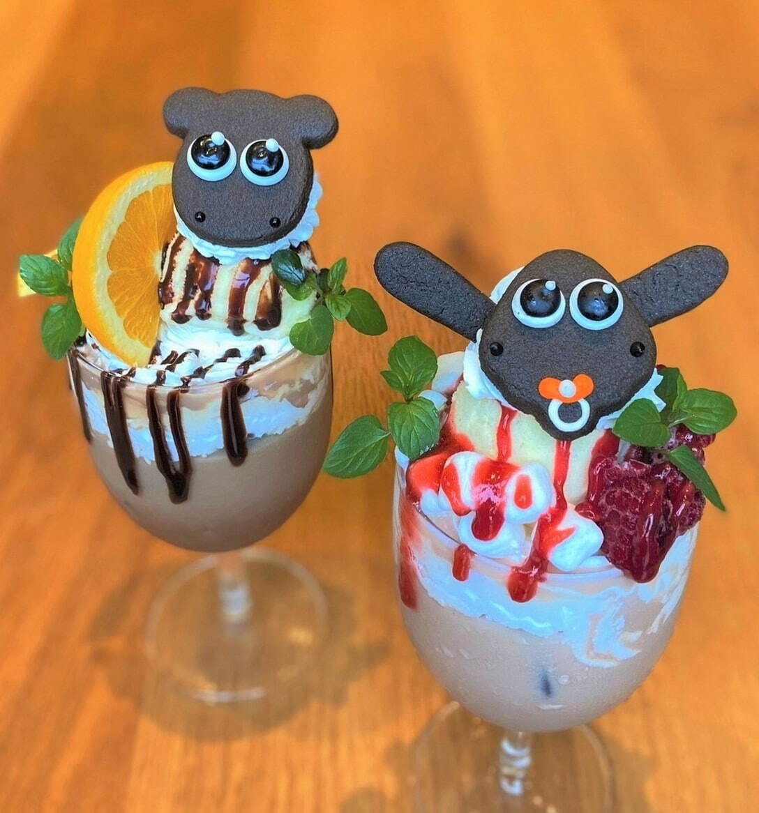 ひつじのショーン カフェ新作 赤ちゃん羊 ティミー のデザートドリンク チキンのクリスマスプレート ファッションプレス