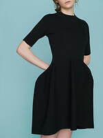 CFCLの22年春夏新作“壺”のようなシルエットのニットドレス＆コード付きサングラスなど｜写真1