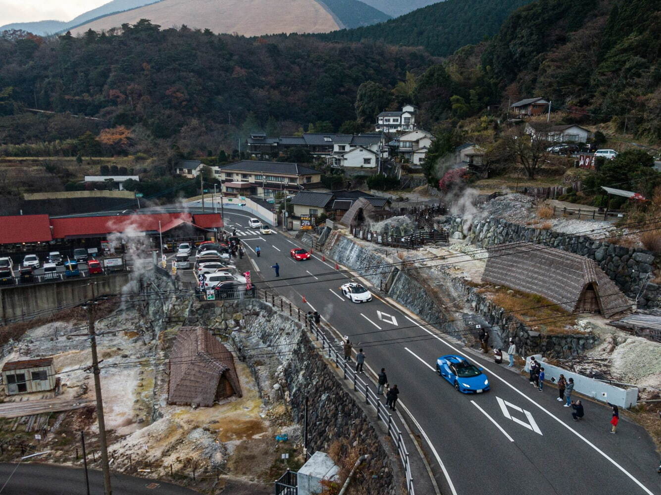 ランボルギーニのスーパーSUV「ウルス」大自然に映える“艶やかなパールイエロー”｜写真8