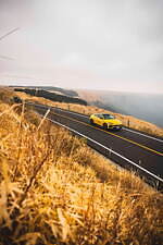 ランボルギーニのスーパーSUV「ウルス」大自然に映える“艶やかなパールイエロー”｜写真1