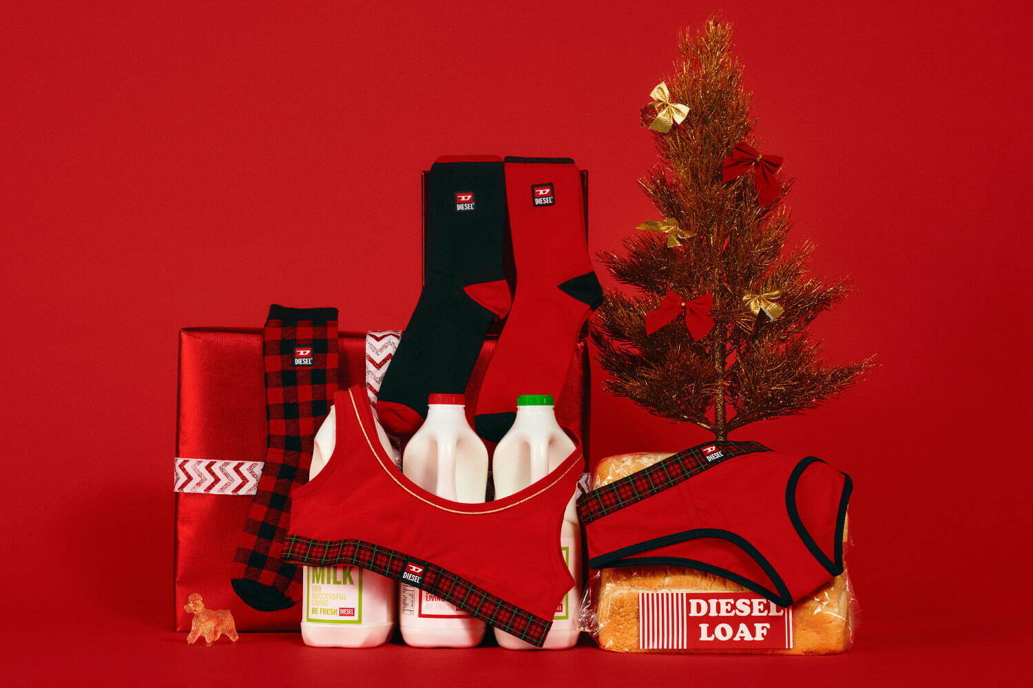 ディーゼルのクリスマスギフト“Dロゴ”を配した財布＆総柄ニット、チェック柄靴下セットも｜写真5