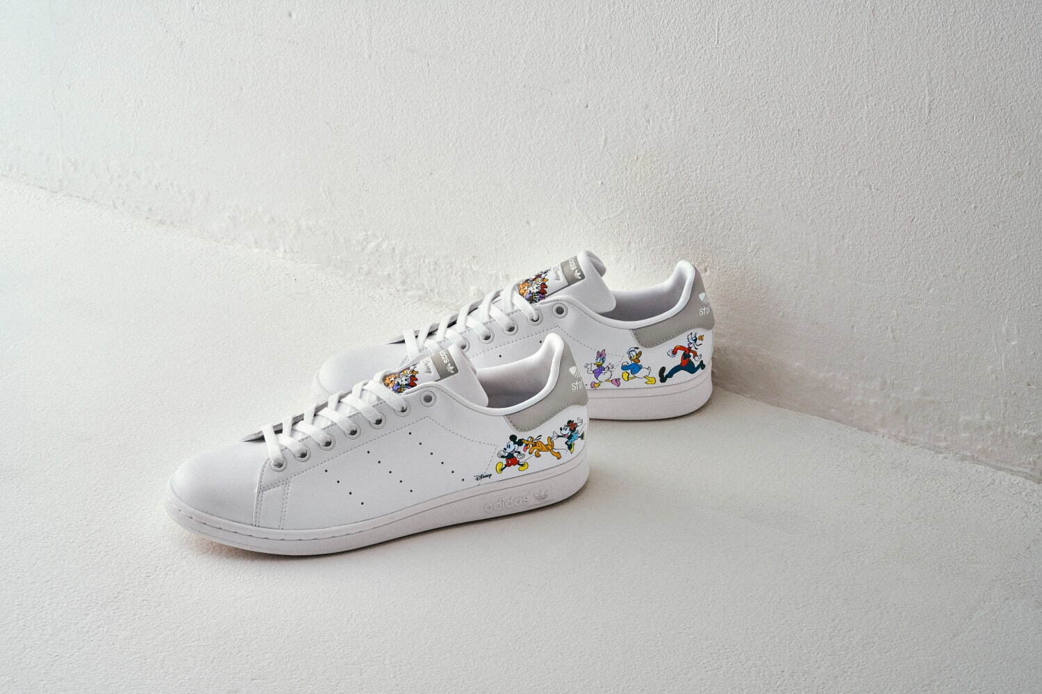 adidas originals×Disney コラボスーパースター　Mサイズ