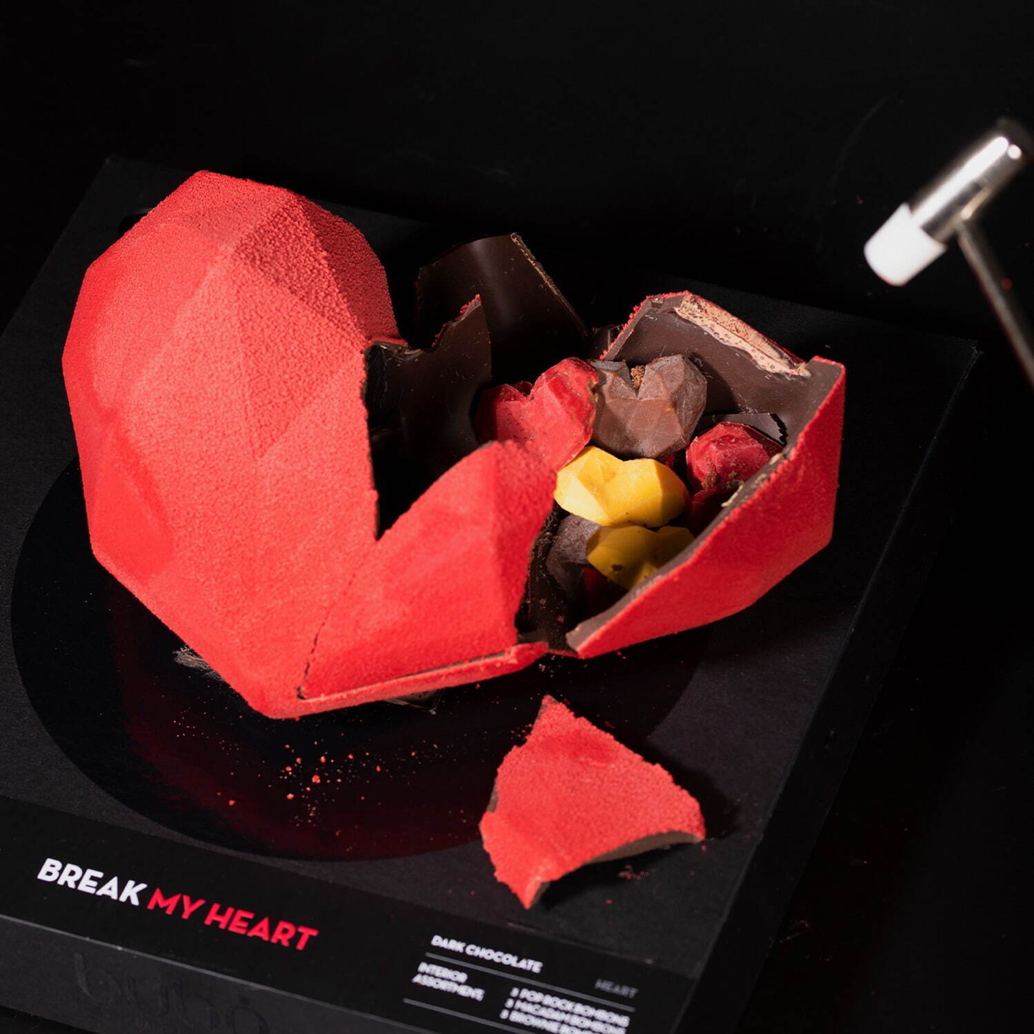 ブボ・バルセロナのバレンタイン2022、"ハンマーで割る"ハート型チョコや薔薇ショコラ｜写真1