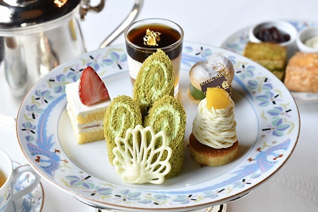 「新春アフタヌーンティーセット」"門松"の抹茶ケーキなどが横浜・ホテルニューグランドに｜写真1