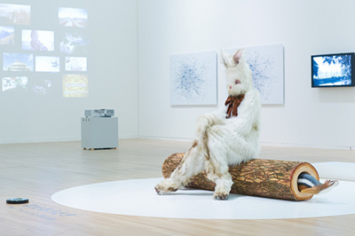 「うさぎスマッシュ展 世界に触れる方法(デザイン)」