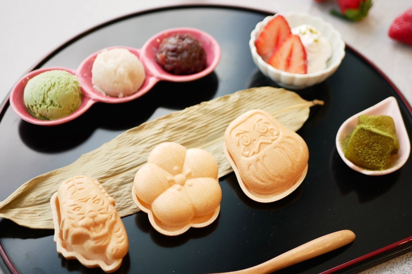 和菓子｜大三萬年堂HANARE新スイーツ、自由にカスタムできる苺＆秘伝餡子の最中やショートケーキ風いちご大福