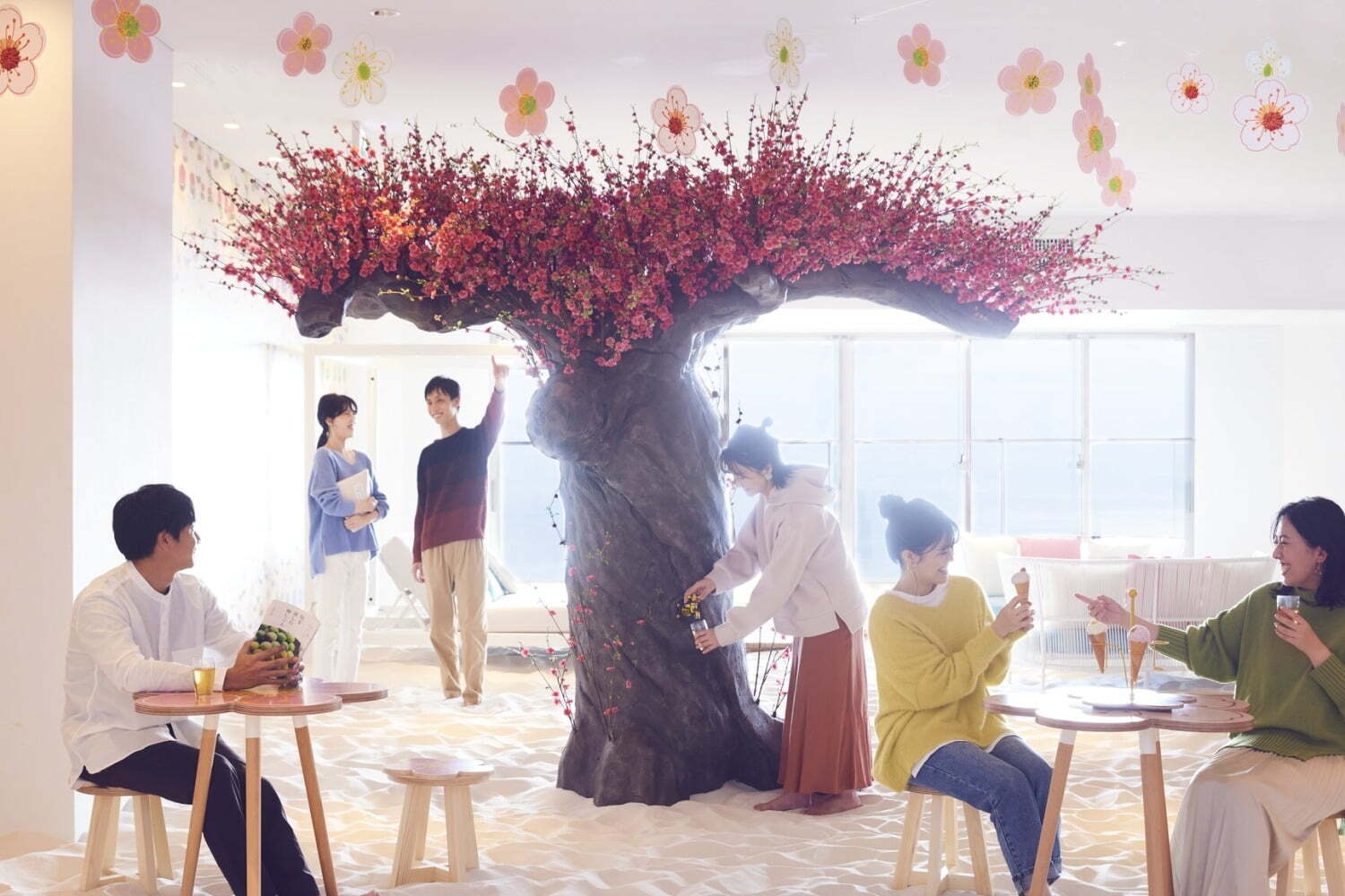 “梅ジュースの出る木”が星野リゾート リゾナーレ熱海に登場、梅ジェラート3種食べ比べセットも