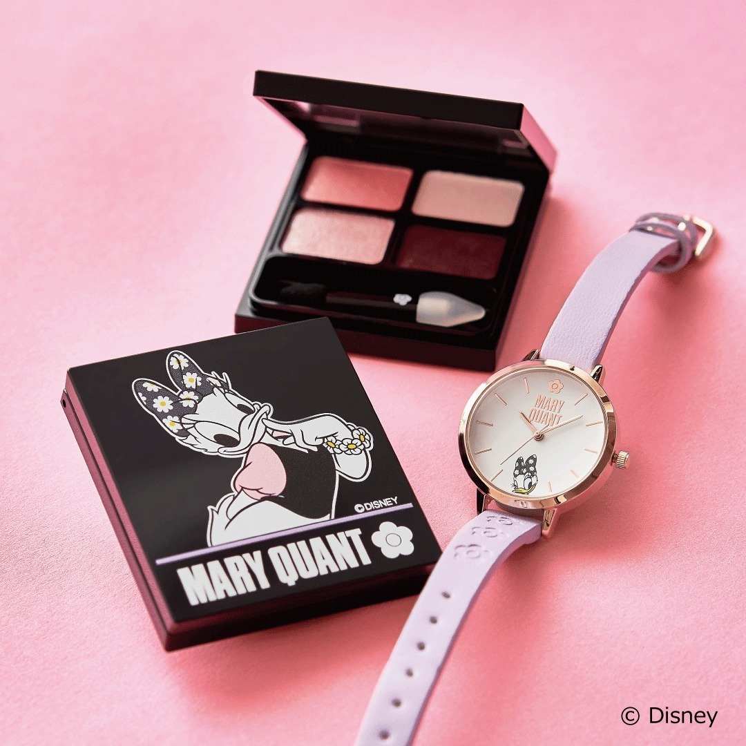 左から)【MARY QUANT】デイジー アイシャドウ パレット アイオープナー DAISY DUCK 85YEARS 4,400円
【MARY QUANT】ミニー アイシャドウ パレット アイオープナー DAISY DUCK 85YEARS 4,400円
【MARY QUANT】デイジー 腕時計・ウォッチ DAISY DUCK 85YEARS 5,940円