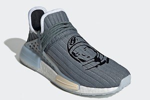 アディダス オリジナルス × ファレル・ウィリアムスのコラボスニーカー“宇宙飛行士”刺繍のアッパー