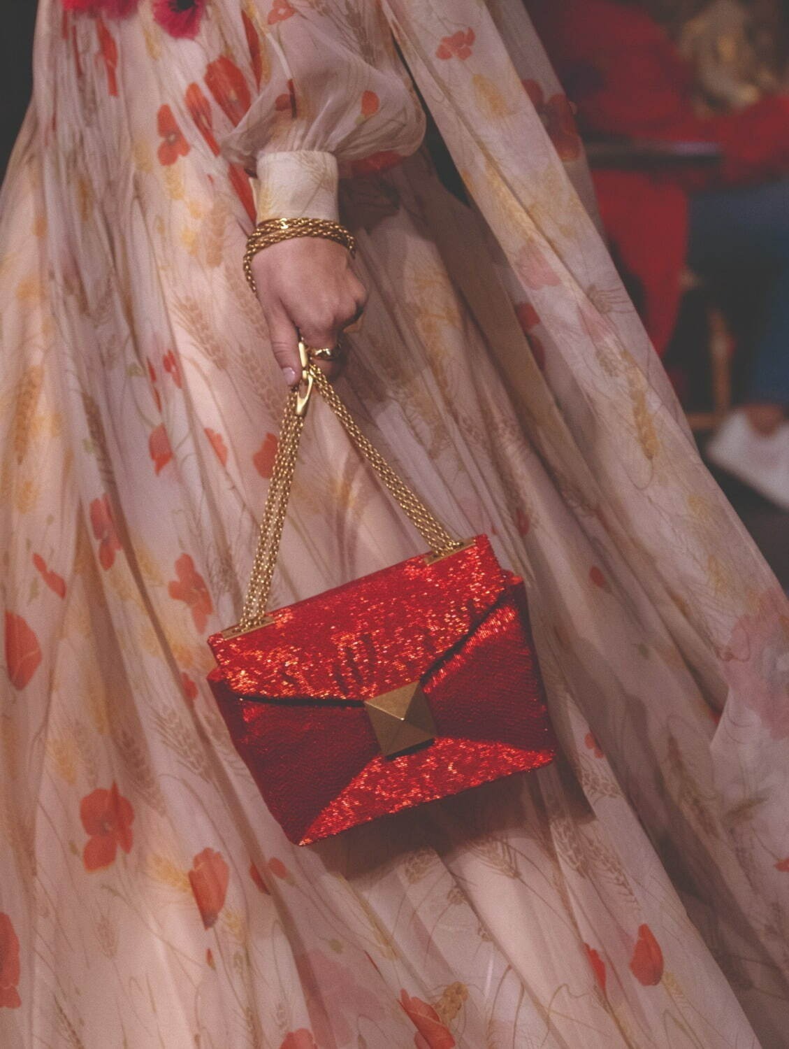 フェラガモ(Ferragamo), セリーヌ(CELINE), ジミー チュウ(JIMMY CHOO), ディオール(DIOR), マックイーン(McQueen), ロエベ(LOEWE), プラダ(PRADA), ディーゼル(DIESEL), ボッテガ・ヴェネタ(BOTTEGA VENETA), ブルガリ(BVLGARI), マルベリー(MULBERRY), コーチ(COACH), ロジェ ヴィヴィエ(Roger Vivier), ゴヤール(GOYARD), ヴァレクストラ(Valextra), ザ・ロウ(THE ROW), ポーター(PORTER), シーバイクロエ(See By Chloé), ハイク(HYKE), ナナナナ(nana-nana) レディースバッグ2022年春｜写真33