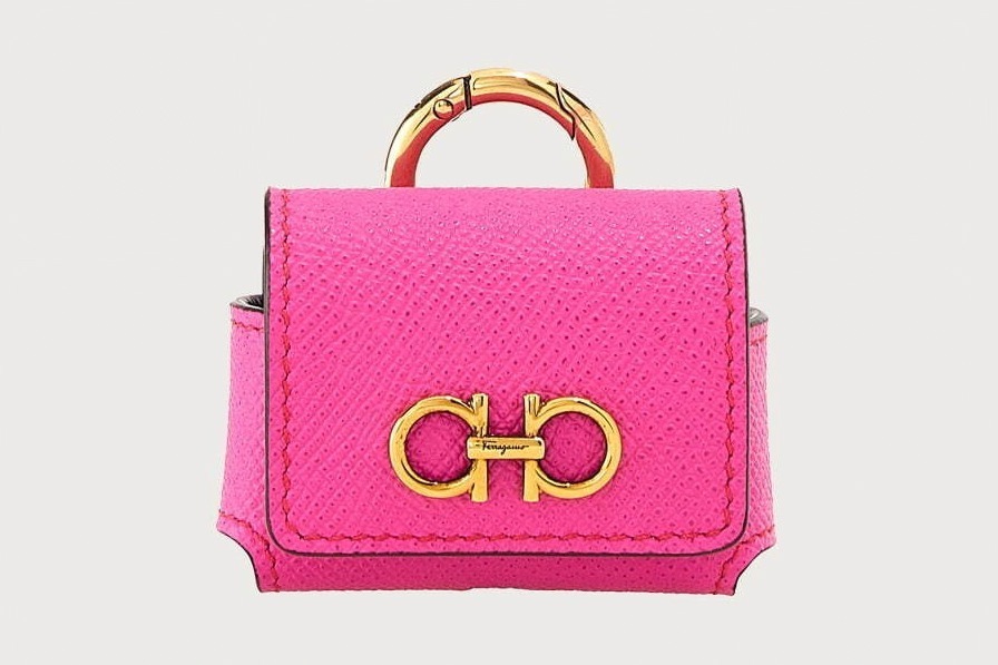 サルヴァトーレ フェラガモ22年リゾート新作バッグやシューズ、ピンクやレッドなど鮮烈なカラーで