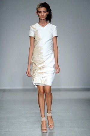 A.F.ヴァンデヴォースト(A.F.VANDEVORST) 2014年春夏ウィメンズコレクション  - 写真1
