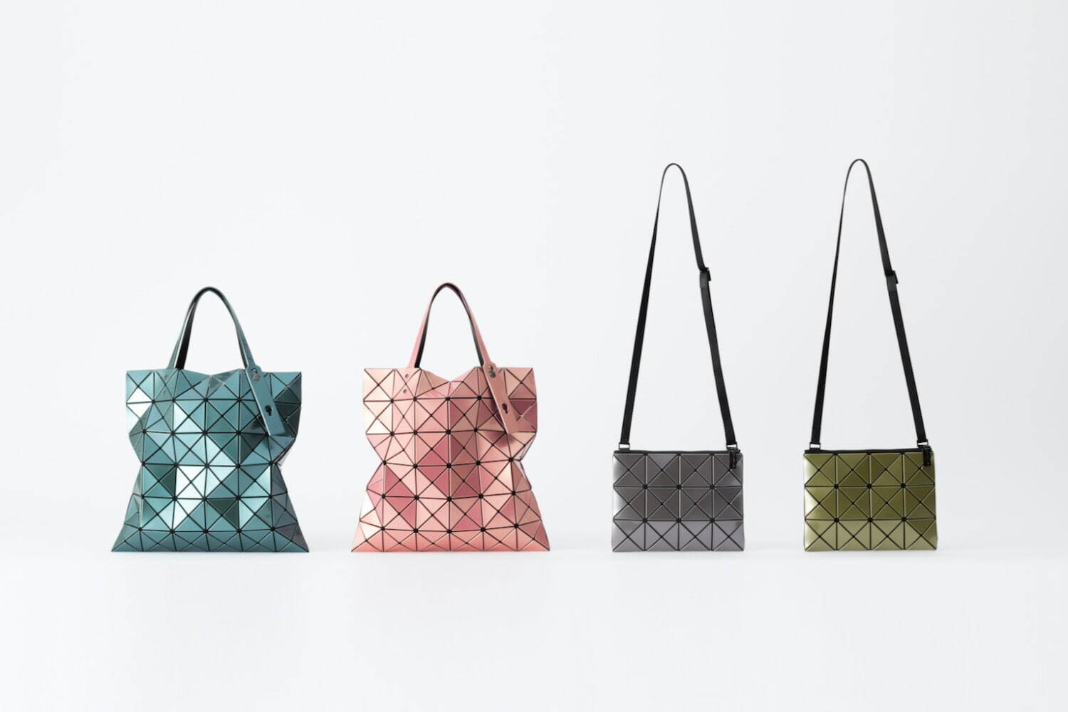 BAO BAO ISSEY MIYAKE22年新作バッグ、“楕円形”の新ハンドバッグなど｜写真4