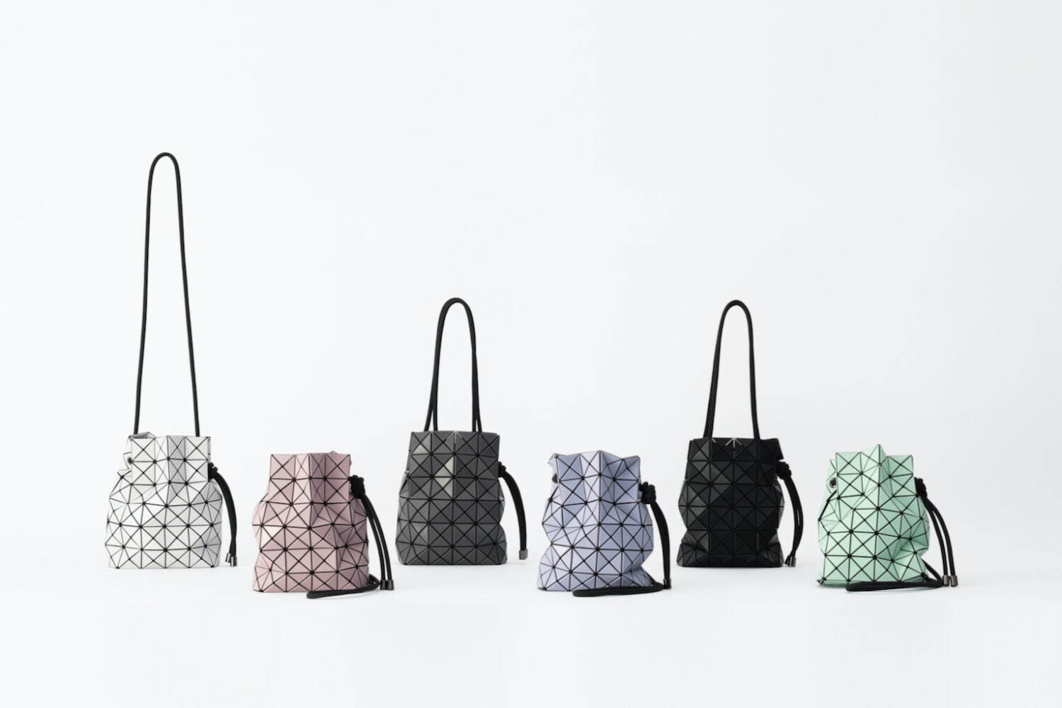 BAO BAO ISSEY MIYAKE22年新作バッグ、“楕円形”の新ハンドバッグ