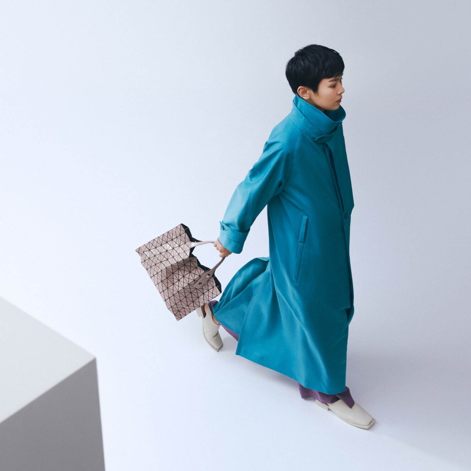 BAO BAO ISSEY MIYAKE22年新作バッグ、“楕円形”の新ハンドバッグなど｜写真9