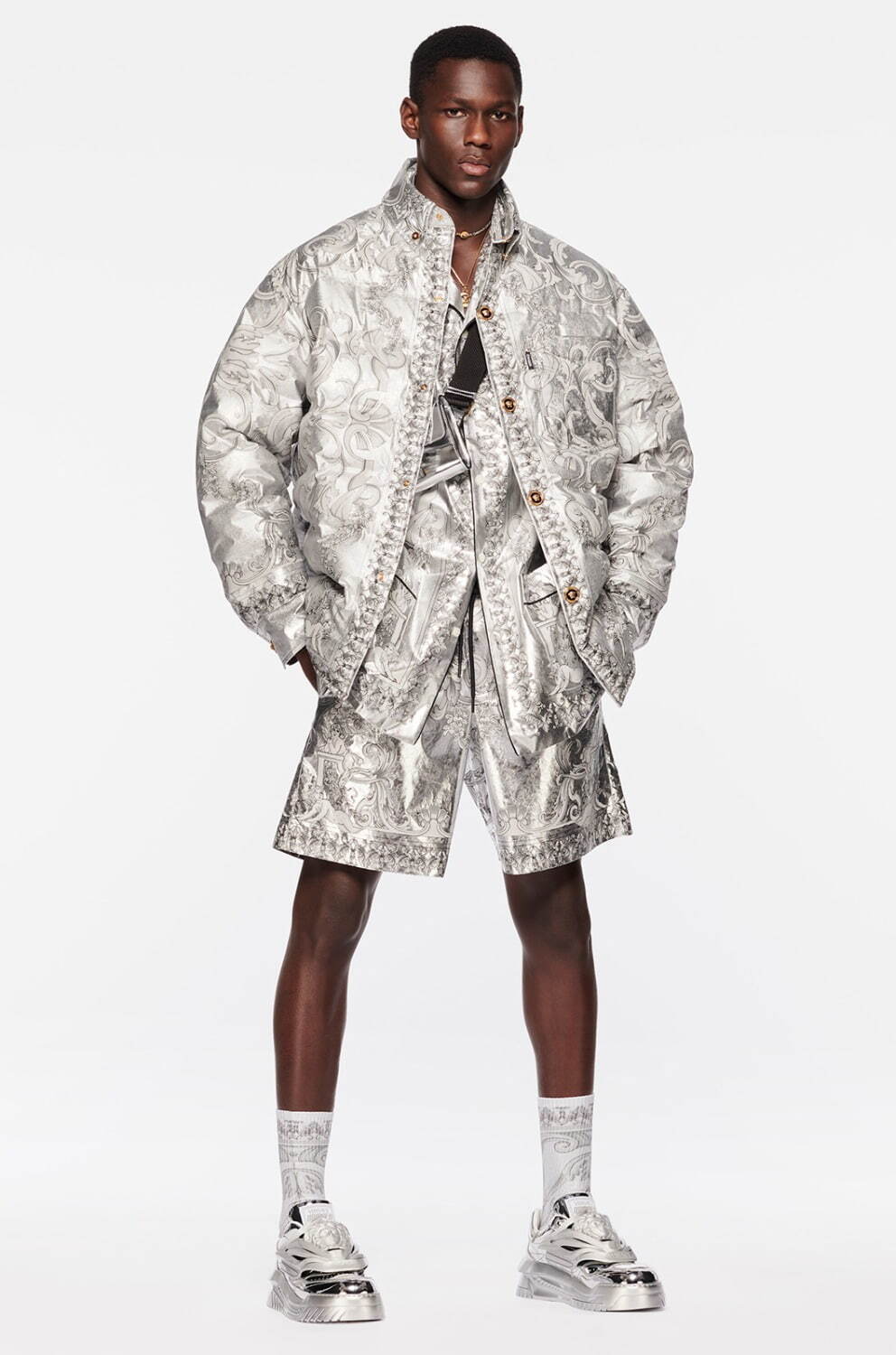 ヴェルサーチェ(VERSACE) 2022年プレフォールウィメンズ&メンズコレクション  - 写真21