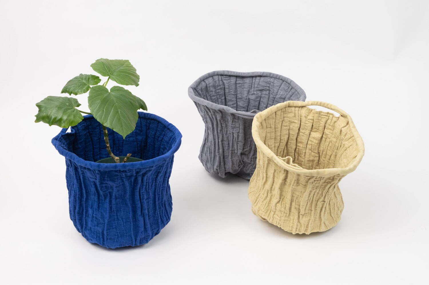 自由に変形“カヌレ型”小物入れ＆ナチュラルカラーのくつろぎウェア、小松マテーレのマテモノより