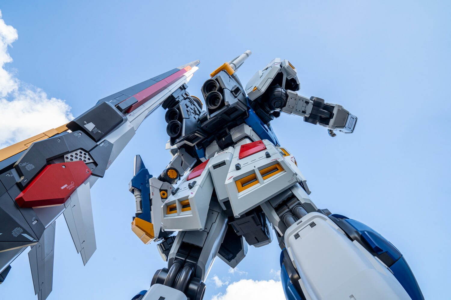 実物大νガンダム立像がららぽーと福岡に、“逆シャア”の「RX-93νガンダム」が原型｜写真12