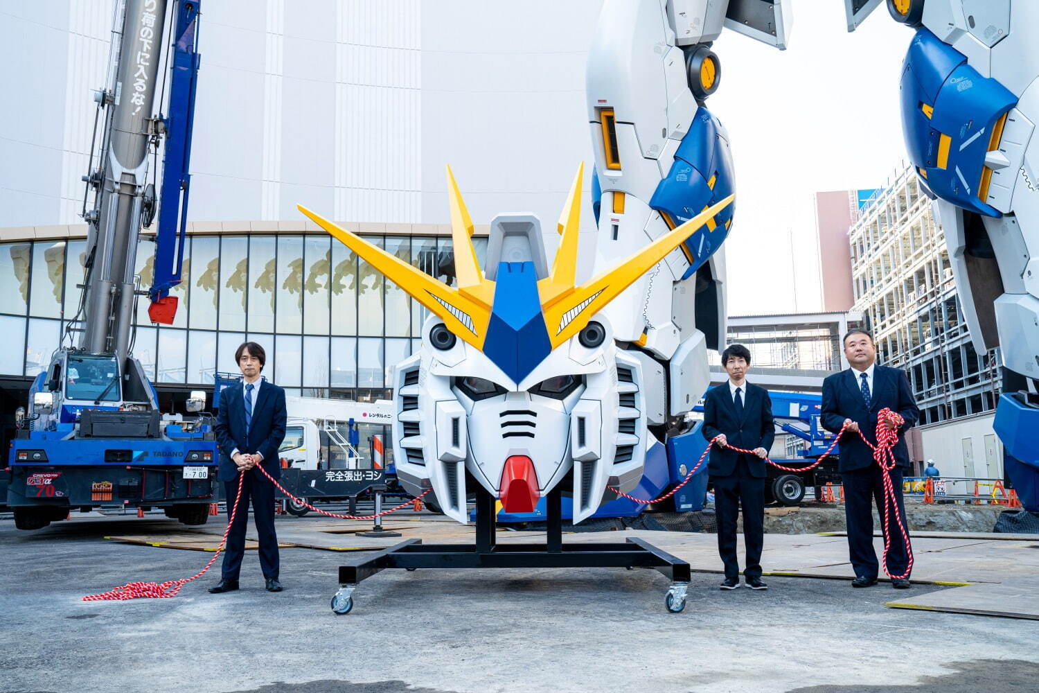 実物大νガンダム立像がららぽーと福岡に、“逆シャア”の「RX-93νガンダム」が原型｜写真6