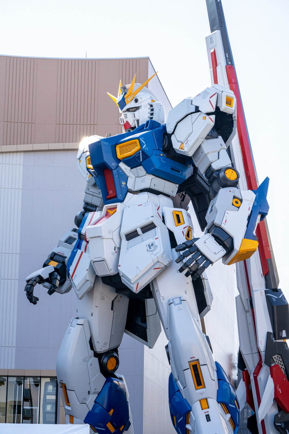 実物大νガンダム立像がららぽーと福岡に、“逆シャア”の「RX-93νガンダム」が原型｜写真8