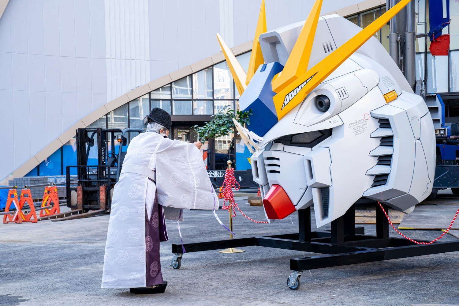 実物大νガンダム立像がららぽーと福岡に、“逆シャア”の「RX-93νガンダム」が原型｜写真5