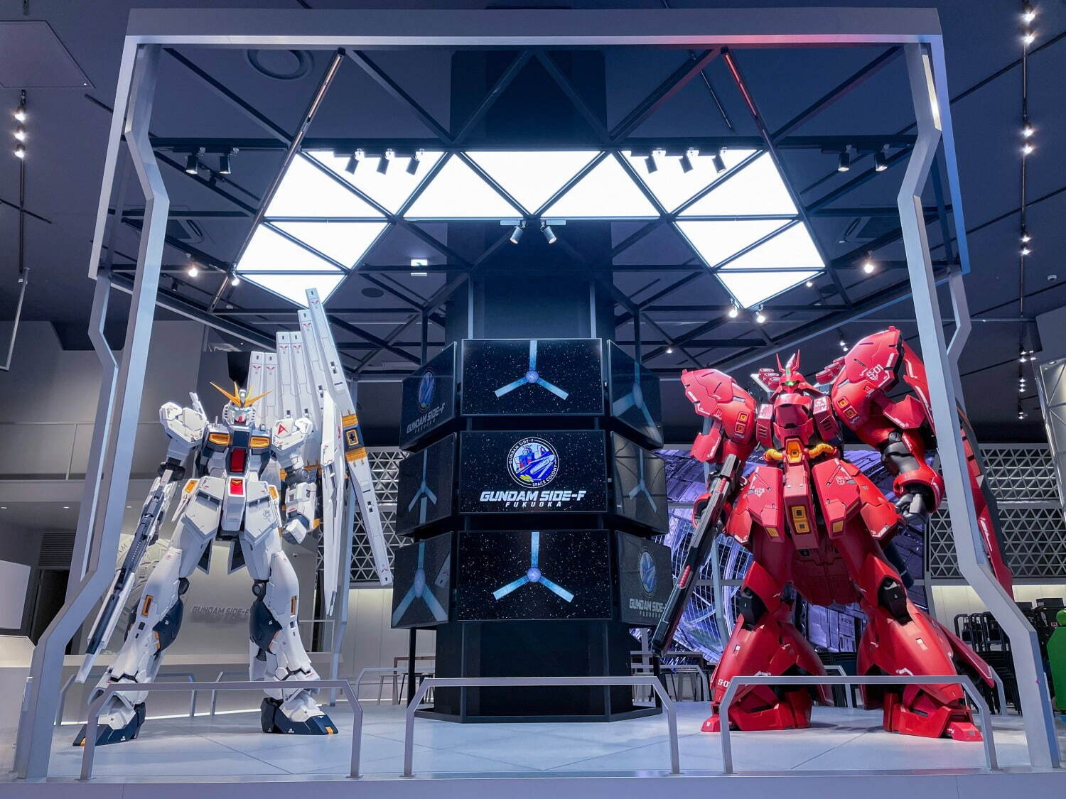 実物大νガンダム立像がららぽーと福岡に、“逆シャア”の「RX-93νガンダム」が原型｜写真23