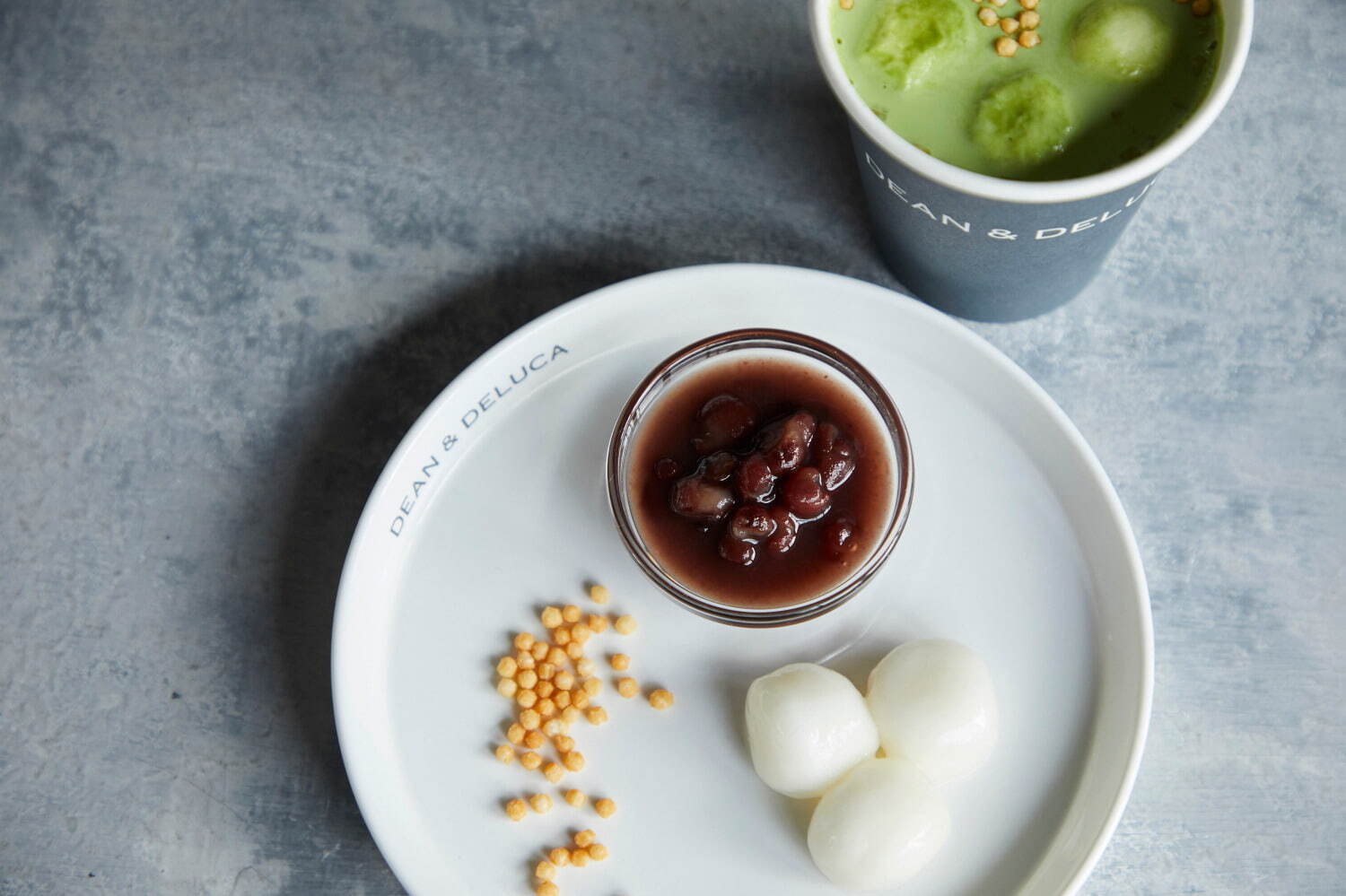 ディーン＆デルーカ「抹茶しるこ」“もちもち白玉＆小豆”入り抹茶ラテ、新年を祝う冬ドリンク｜写真3
