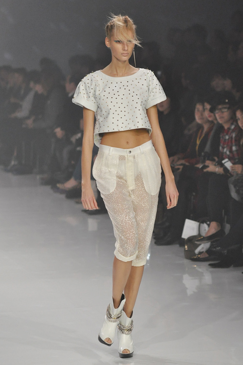 ジーヴィージーヴィー(G.V.G.V.) 2010年春夏ウィメンズコレクション  - 写真1