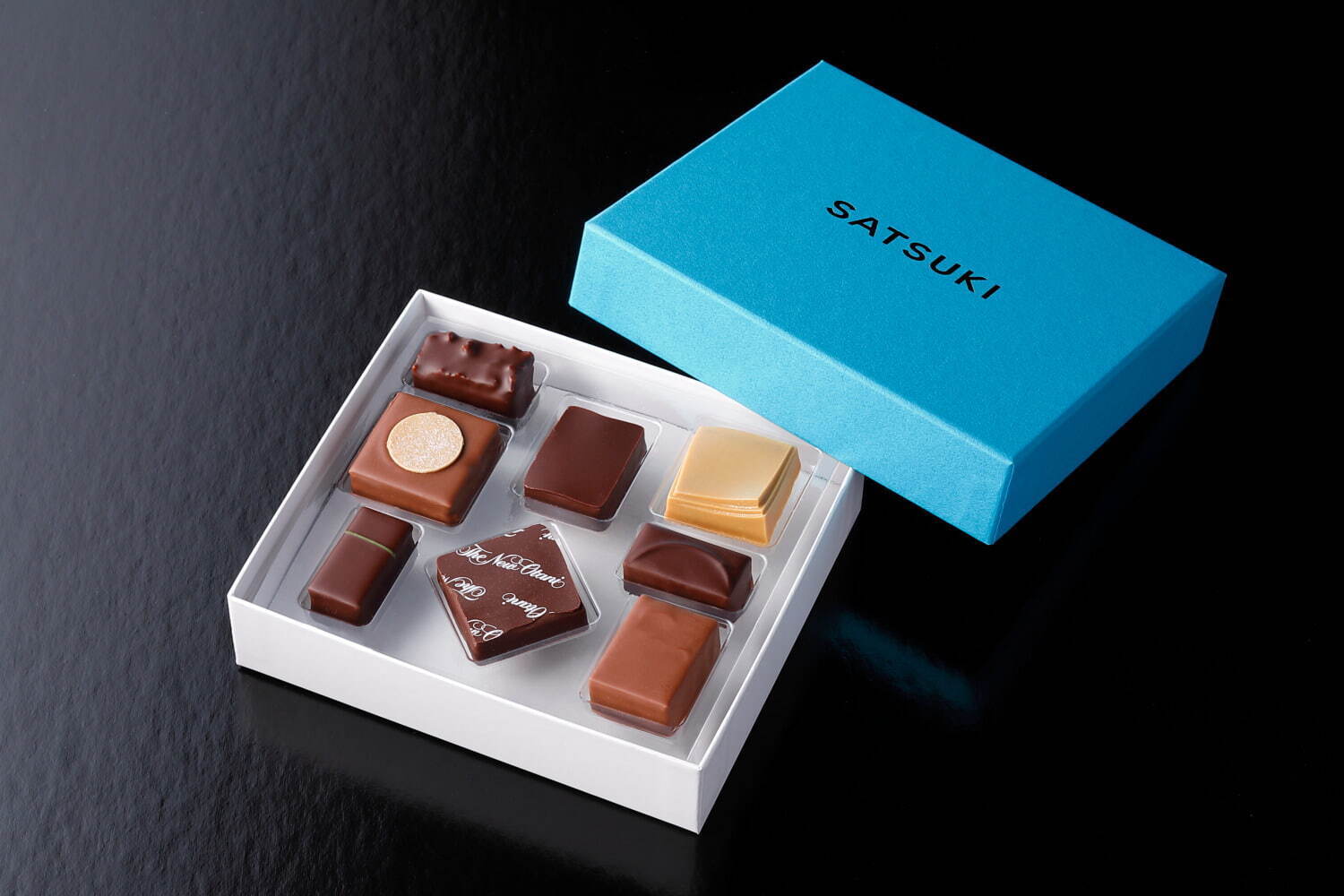 ホテルニューオータニのバレンタイン22年、ピエール・エルメ・パリのチョコ入り3段BOXなど｜写真4