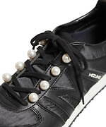 ミュベール×ミズノのコラボスニーカー再び！“パール艶めく”ブラックサテンの軽量シューズ｜写真6