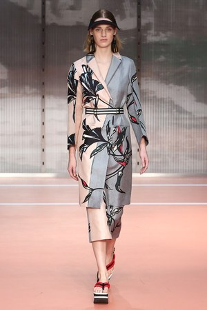 イッセイ ミヤケ(ISSEY MIYAKE), ディオール(DIOR), ケンゾー(KENZO), メゾン マルタン マルジェラ(Maison Martin Margiela), ヨウジヤマモト(Yohji Yamamoto), ジル サンダー(JIL SANDER), プラダ(PRADA), マルニ(MARNI), サカイ(sacai), カルヴェン(CARVEN) スポーティ＆エレガント｜写真7