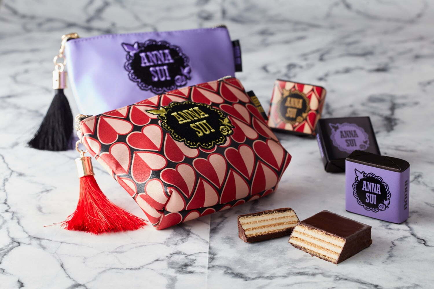 バビ×アナ スイのバレンタイン限定ギフト、チョコウエハース＆花柄やハートモチーフのポーチ｜青森さくら野