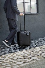 土屋鞄製造所から初のレザースーツケース、革製の旅行用製品を扱う新シリーズ「トラベル」｜写真13