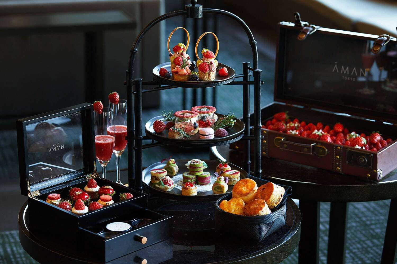 ギモーヴ｜アマン東京の苺アフタヌーンティー、特製ボックスに詰めた宝石の様なストロベリースイーツたち