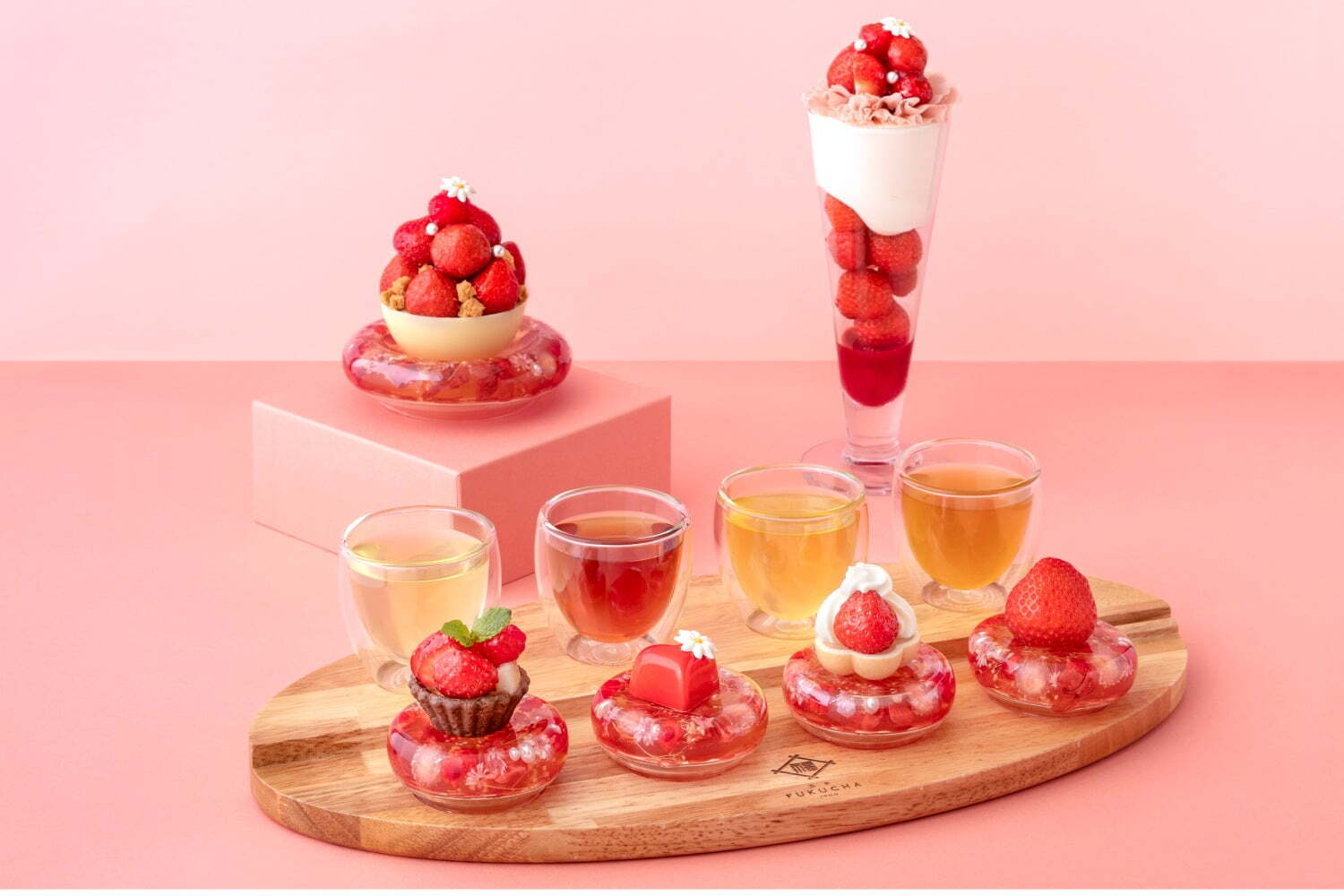 福寿園のカフェ「茶寮FUKUCHA」“苺×宇治茶”スイーツ、抹茶ショコラソース溢れる贅沢パフェ