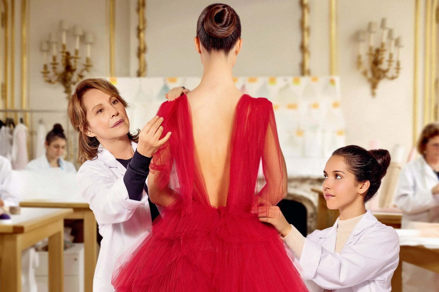 映画『オートクチュール』ディオールのアトリエ舞台の感動作、孤高の針子役ナタリー・バイにインタビュー